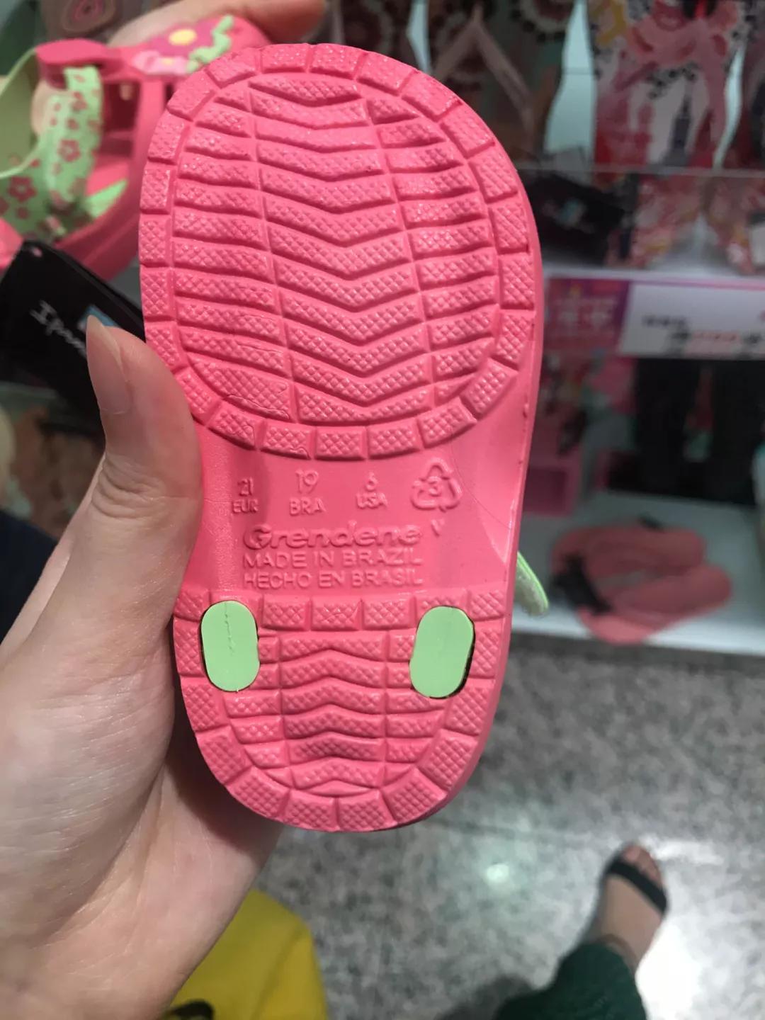 高颜值凉鞋小孩,什么材质的凉鞋鞋底最软