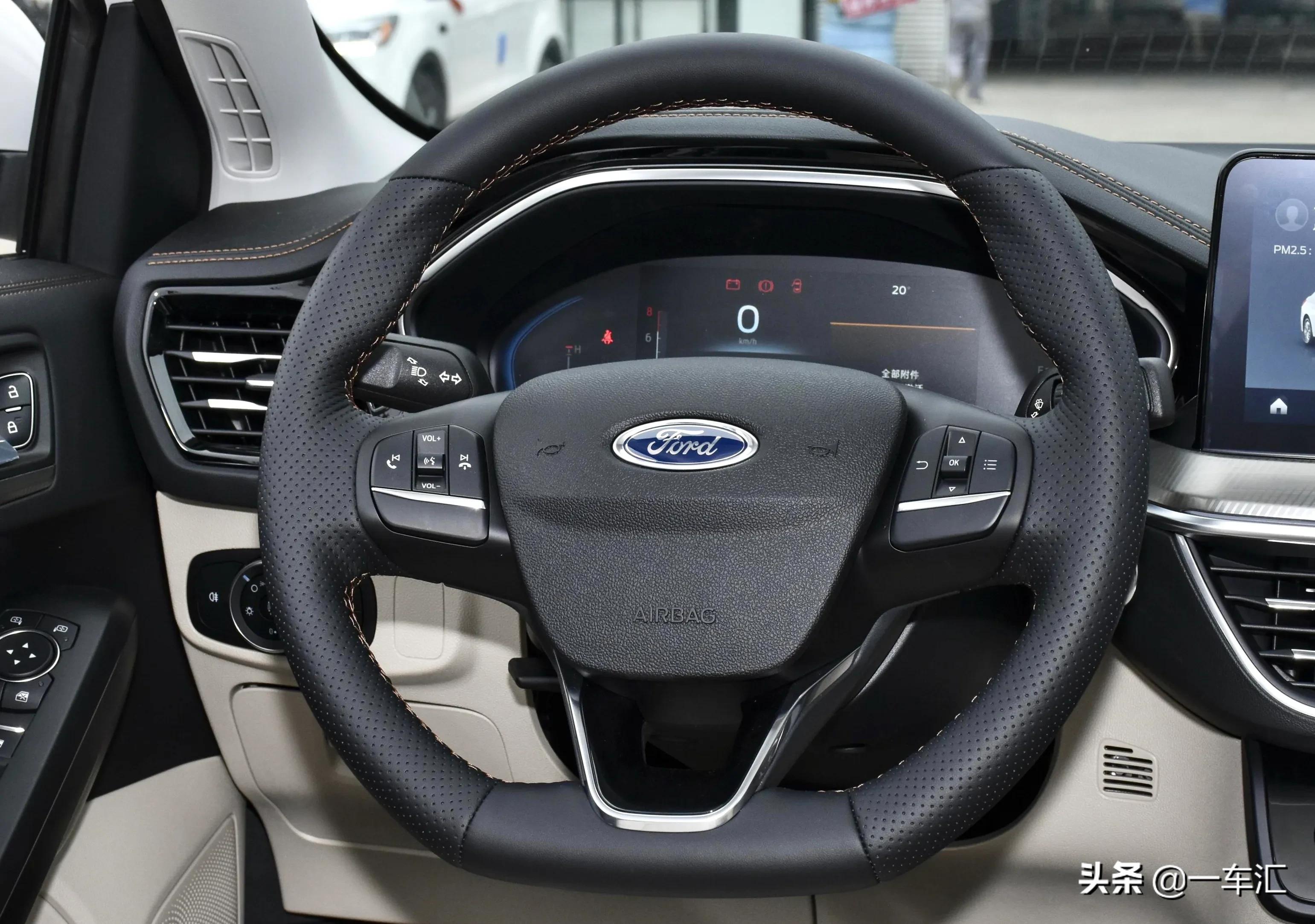 15款福克斯三厢版1.6舒适版自动挡,新款福特福克斯三厢版曝光