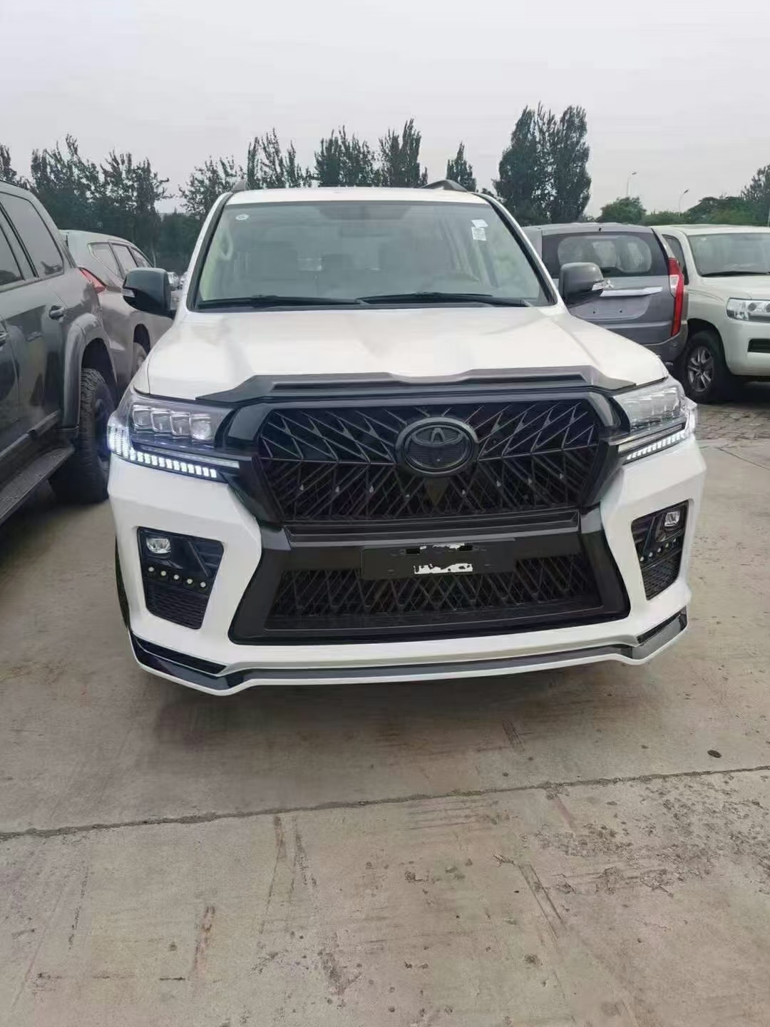 柴油兰德酷路泽实拍！全新灯组+4.5T，越野媲美路虎卫士，真霸气