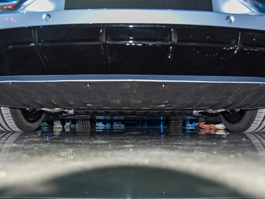 30万元的“国产版”保时捷Panamera是否值得购买？极氪001如何？