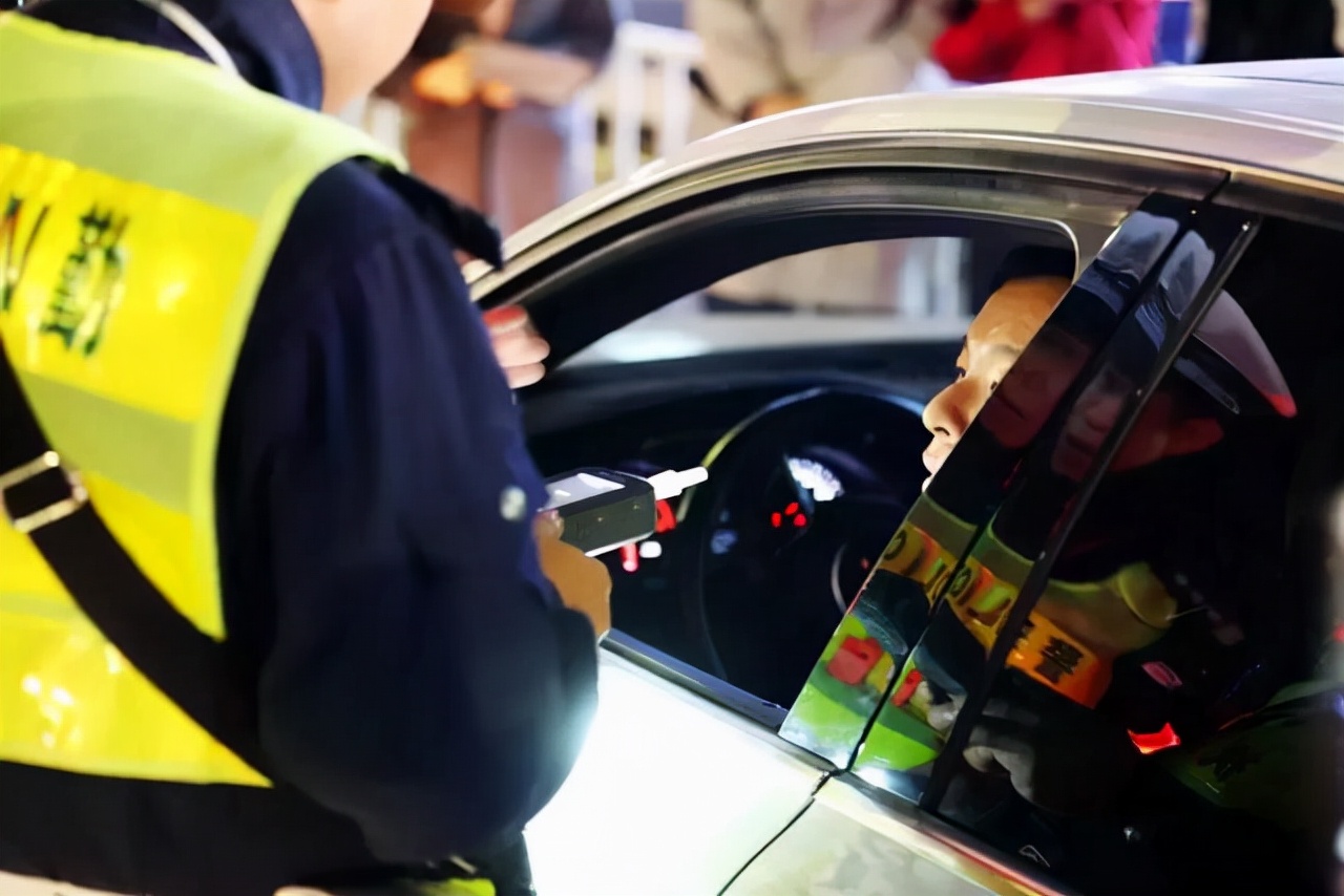 没有年检车辆上路会被扣车吗,驾驶未年检摩托车上路怎么处罚