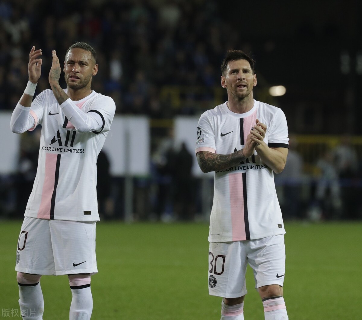 欧冠首轮综述！有大胜，有戴帽，有乌龙，有红牌，更有逆转奇迹