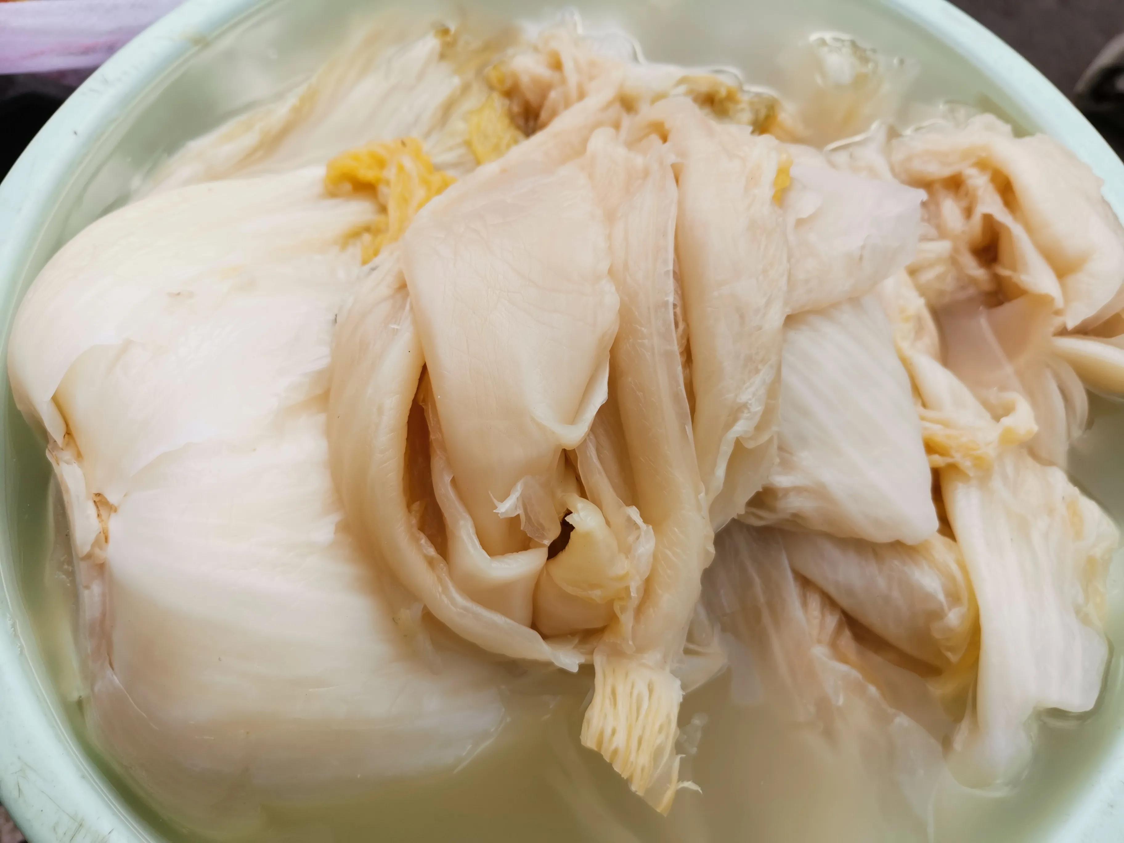 玻璃泡菜坛腌酸菜,泡菜缸里泡老坛酸菜