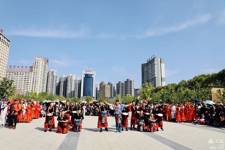 洛阳牡丹广场新疆舞视频,洛阳牡丹广场爵士舞