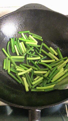 无涂层铁锅怎么养锅,铸铁铁锅怎么养锅才不粘锅