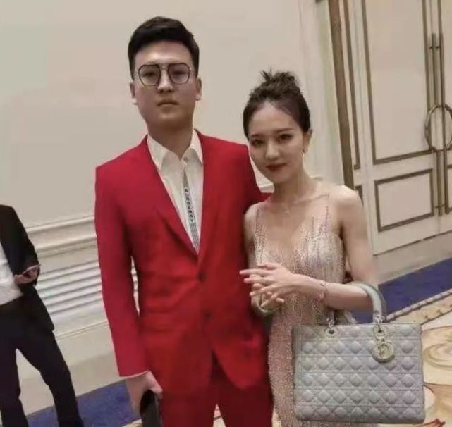 疑似项思醒与代购聊天记录曝光,3580元买假包找男友报销45500元