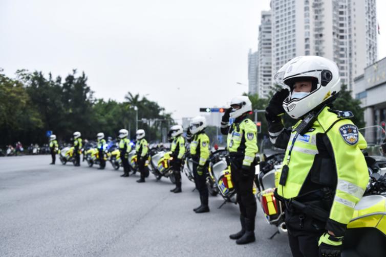 美国警察破案能力和中国对比,中美警察和美国警官