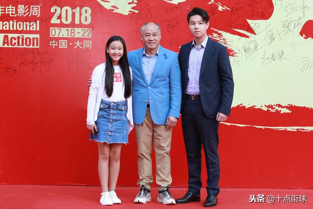 李宁现状：儿子帅气女儿可爱，化身“潮叔”与90后消费者互动卖萌
