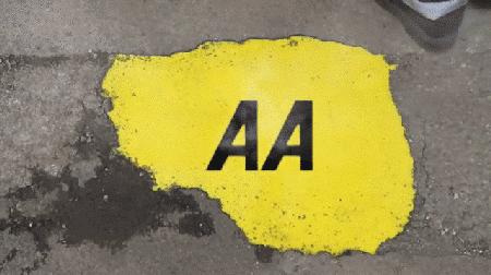 英国发明的道路修补液，绝对是修路神器