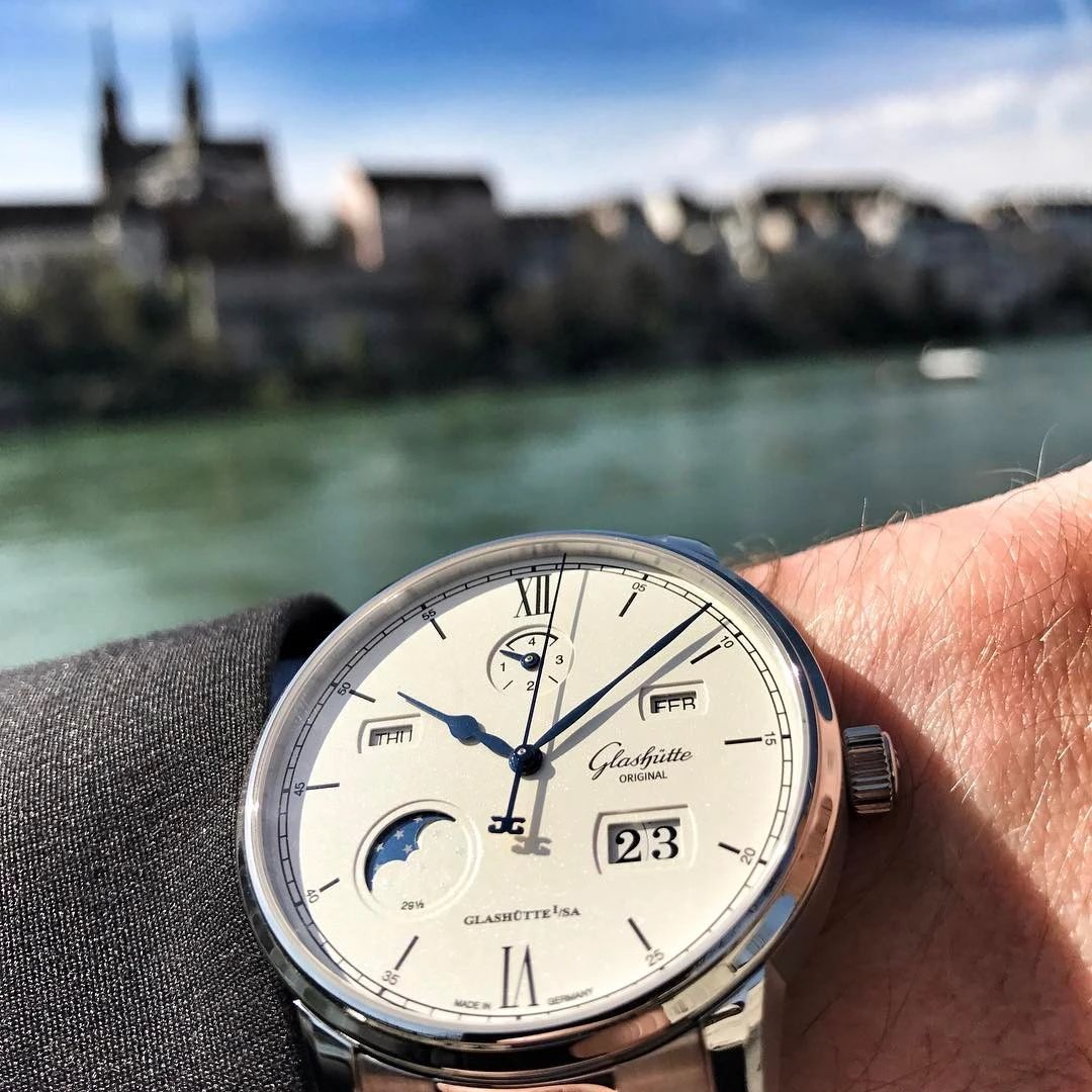 什么时候手表最值得购买,三款20到30万的万年历腕表推荐