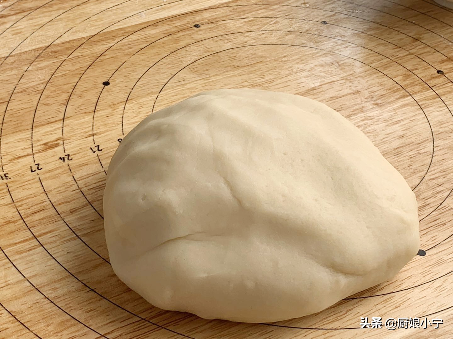 油炸糕怎么做才会蓬松酥脆视频,大黄米面油炸糕怎样做酥脆鼓大泡