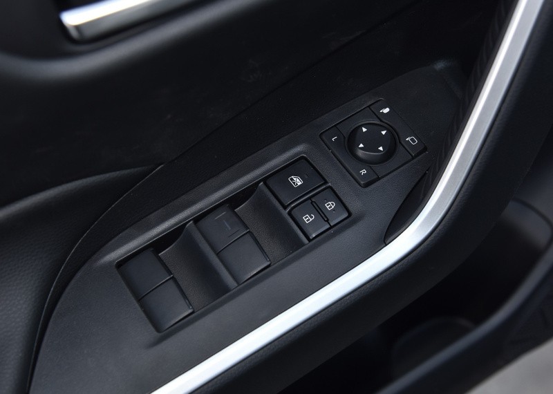 2.5双擎荣放试驾,丰田2.5双擎混动荣放