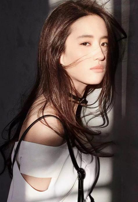 有这四种眼型的女生颜值肯定不低,桃花眼的女人眼型