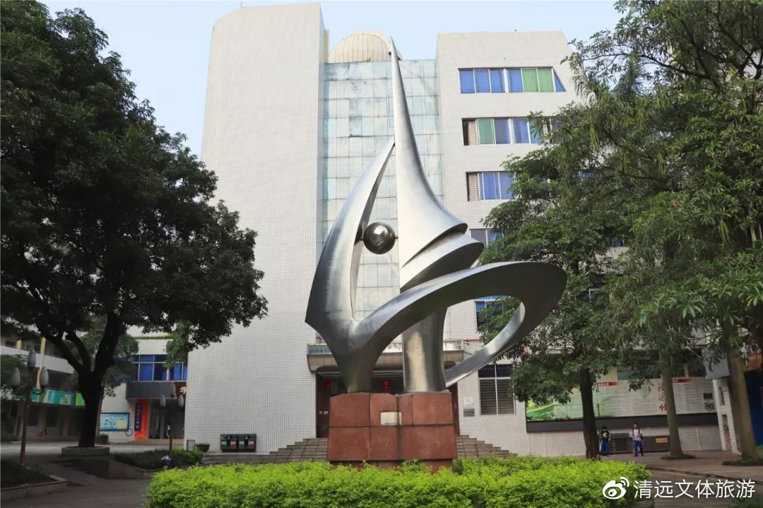 在学校旁边适合什么样的小吃店,在学校开什么小吃馆