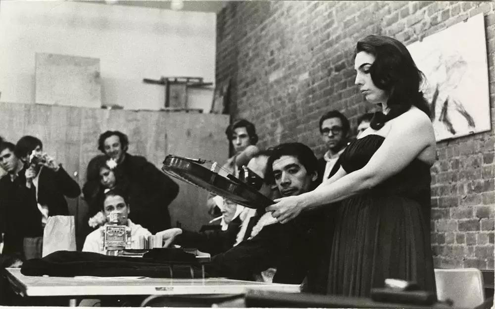 他是视频艺术的鼻祖，比我们早半个世纪就在拍摄了！