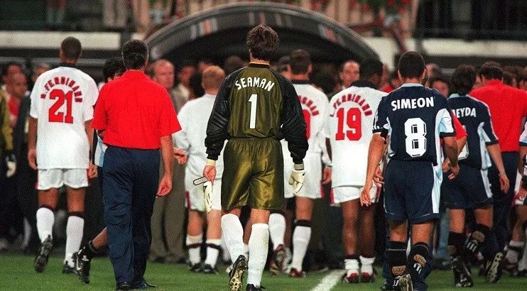 贝克汉姆建立球队4年的历程,贝克汉姆1998英格兰球衣