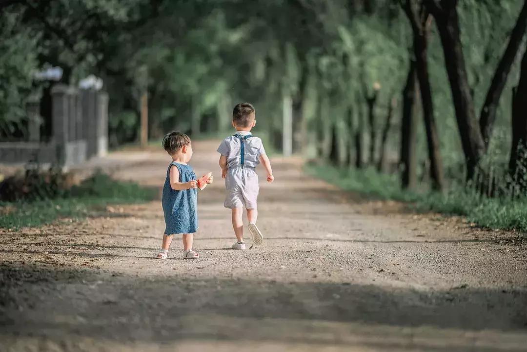 摸女同学被罚：父母该如何跟孩子谈性教育？