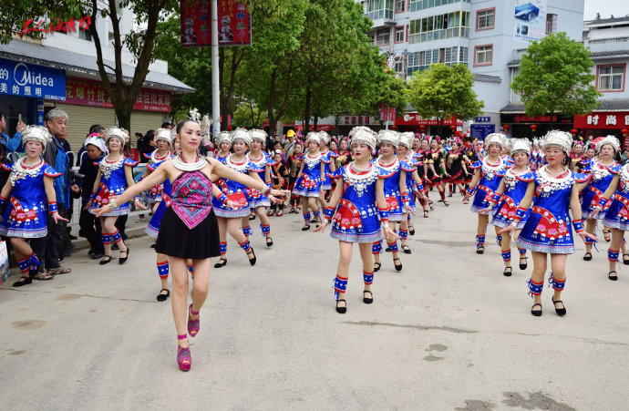 台江苗族姊妹节巡游,台江苗族姊妹节苗族服装