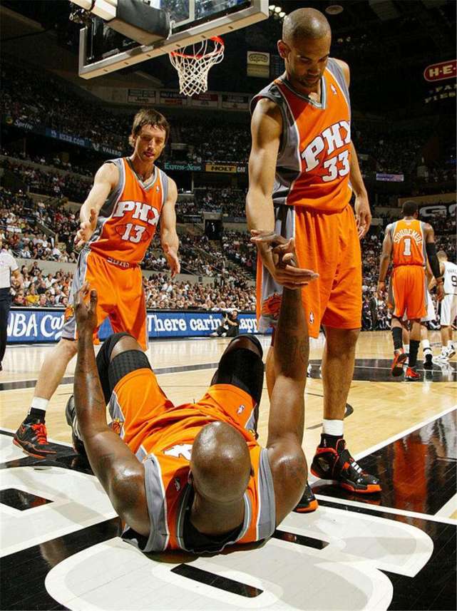 纳什为什么能抢走科比mvp,经典回顾纳什与科比mvp之间的对决