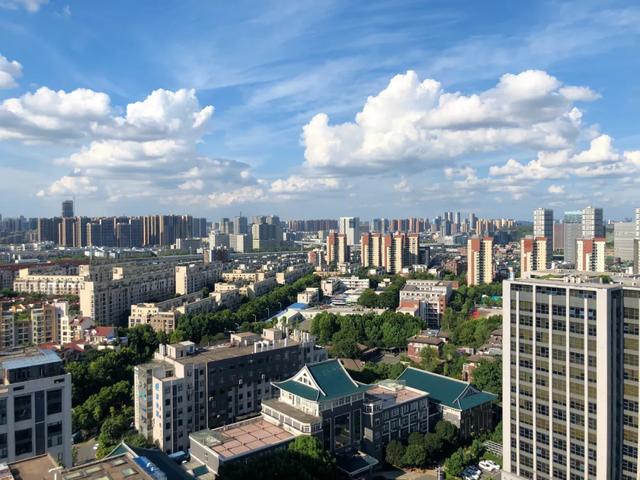 看云卷云舒赏繁星满天,看云卷云舒唯美诗词