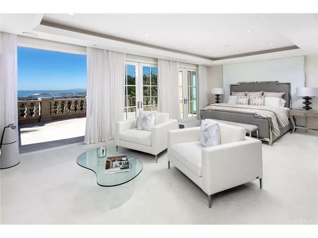 开车进故宫空姐被扒!溥仪都要买票,特朗普也须步行,你凭啥?