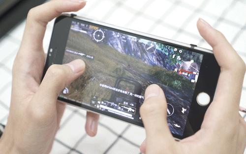 吃鸡钢化膜苹果12,吃鸡电竞手机钢化膜有阻尼感