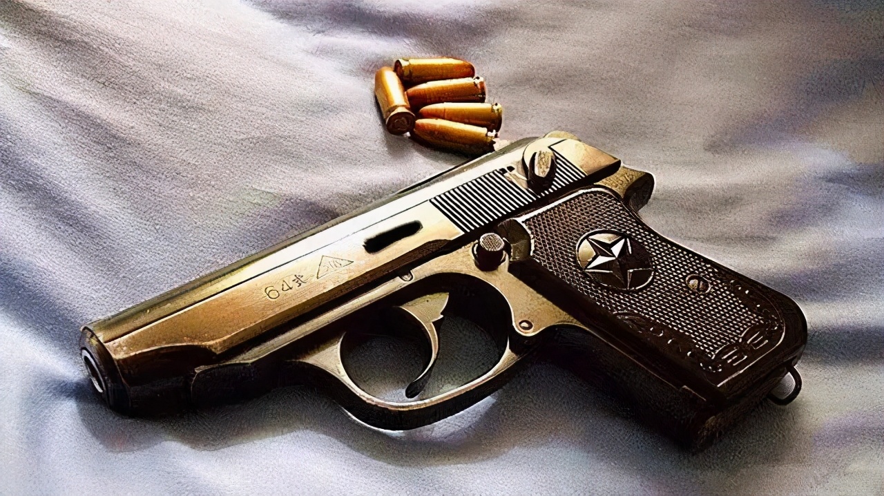 航天员有没有带上枪,神十二飞行员的箱子里有什么