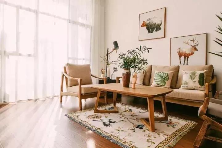 小客厅怎么选墙画装饰,屋里装饰墙画要怎么选择