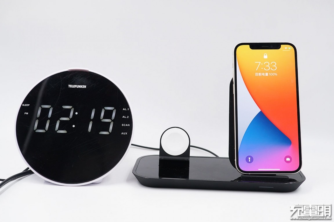 mophie二合一无线充电底座,mophie推出四合一无线充电器