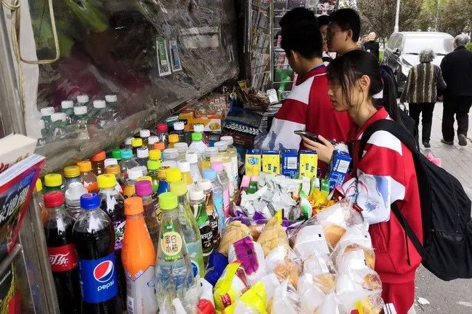 青春期女生越来越丑怎么办,高中女生不应该有哪几种行为