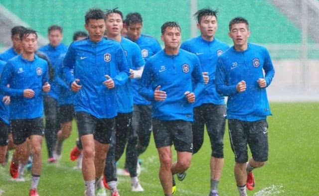 球队打群架事件,30多人打群架16人坐上被告席