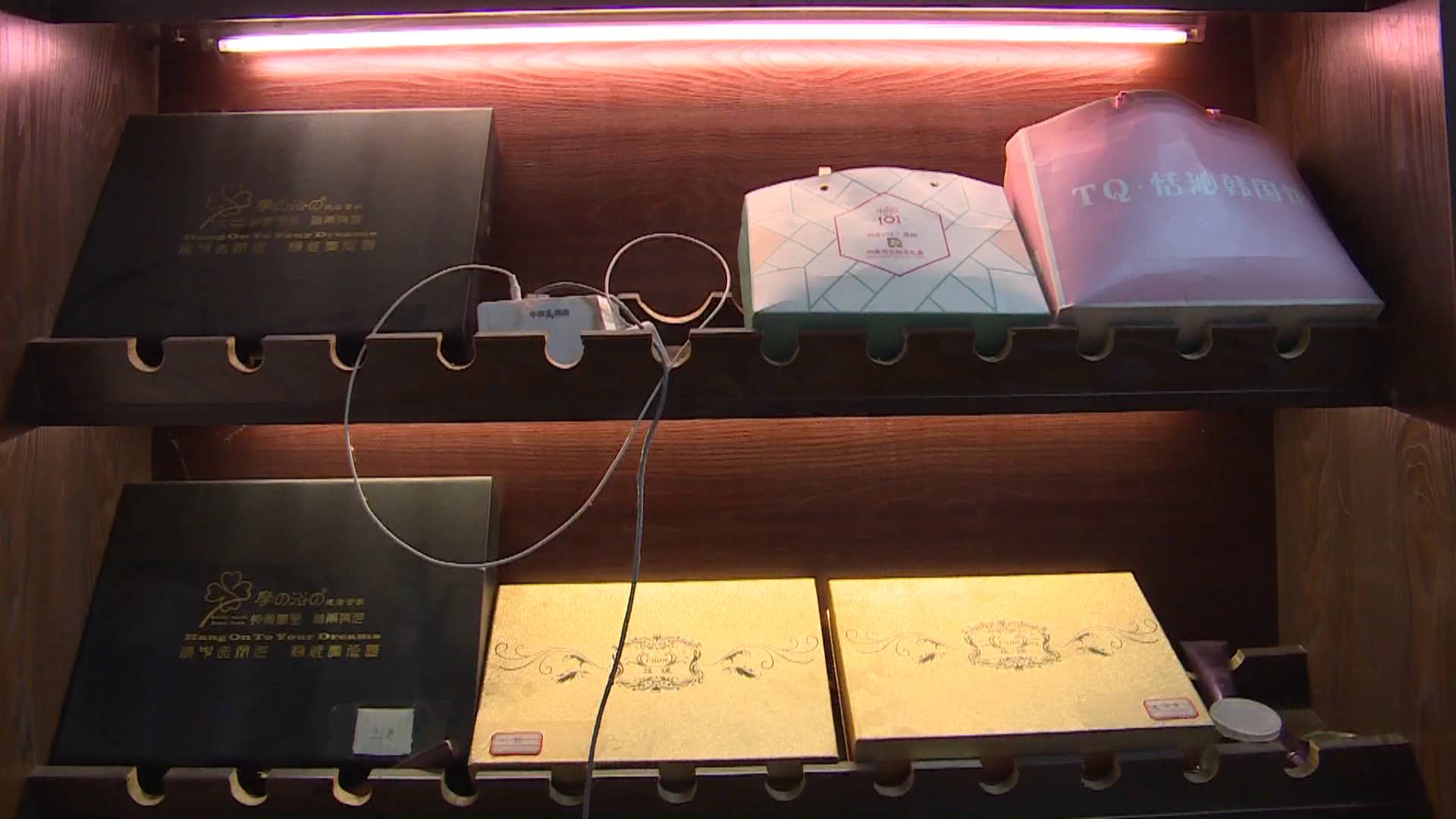 去美容院美容变毁容,女子面部毁容整容医生看不下去