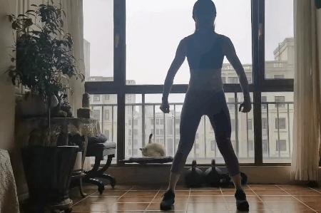 在家运动锻炼身体增强免疫力,疫情居家锻炼小动作