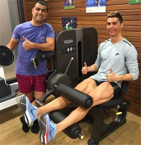 c罗的爆发力和协调性太强了,c罗状态下滑的为什么这么厉害