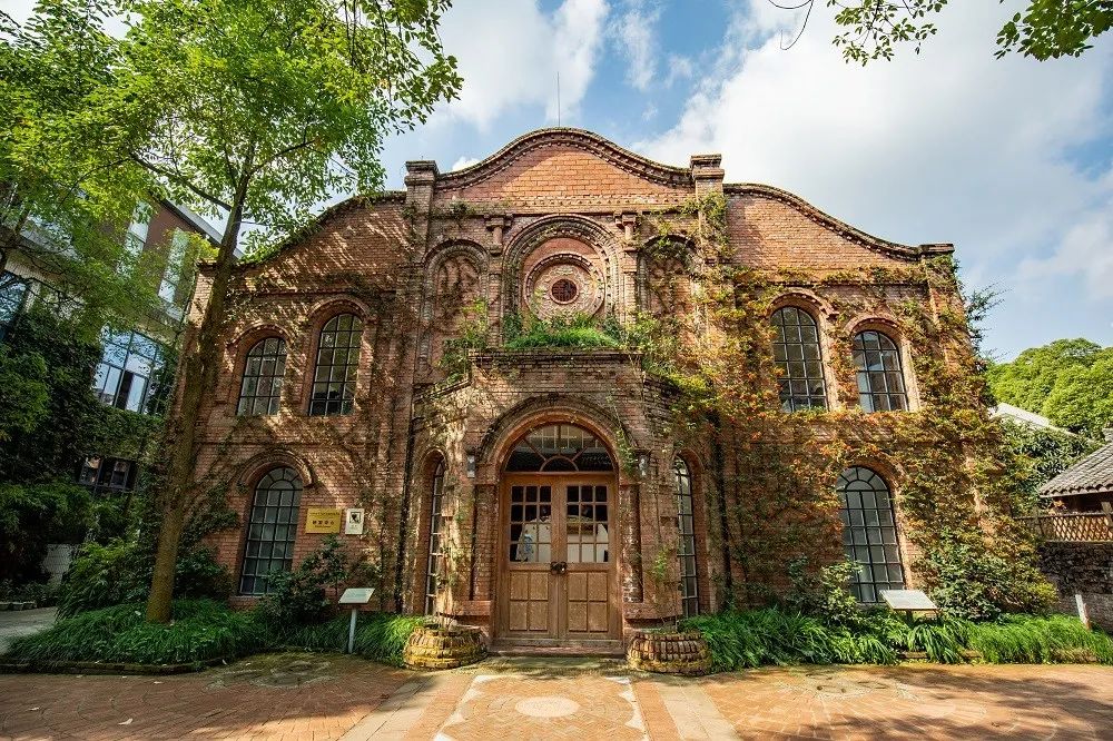 四川旅游管理比较好的民办大学,四川省一级示范普通高中