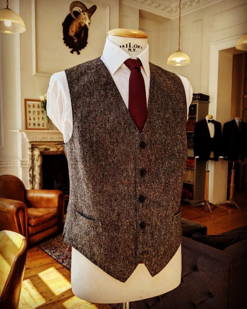 马甲这样搭配最显时髦风范,马甲怎么穿搭配才好看