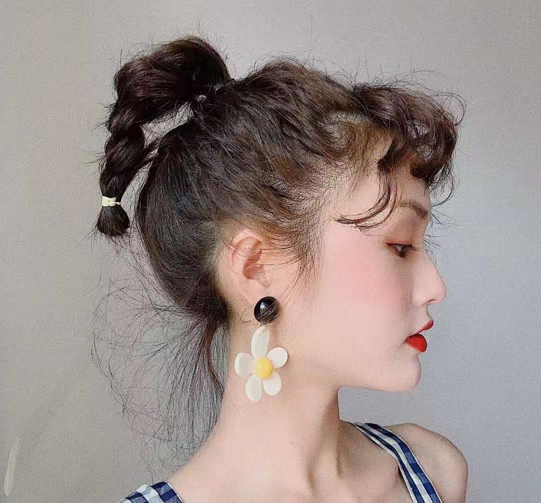 女士烫发羊毛卷满头烫丸子头扎法,羊毛卷烫发有刘海怎么扎