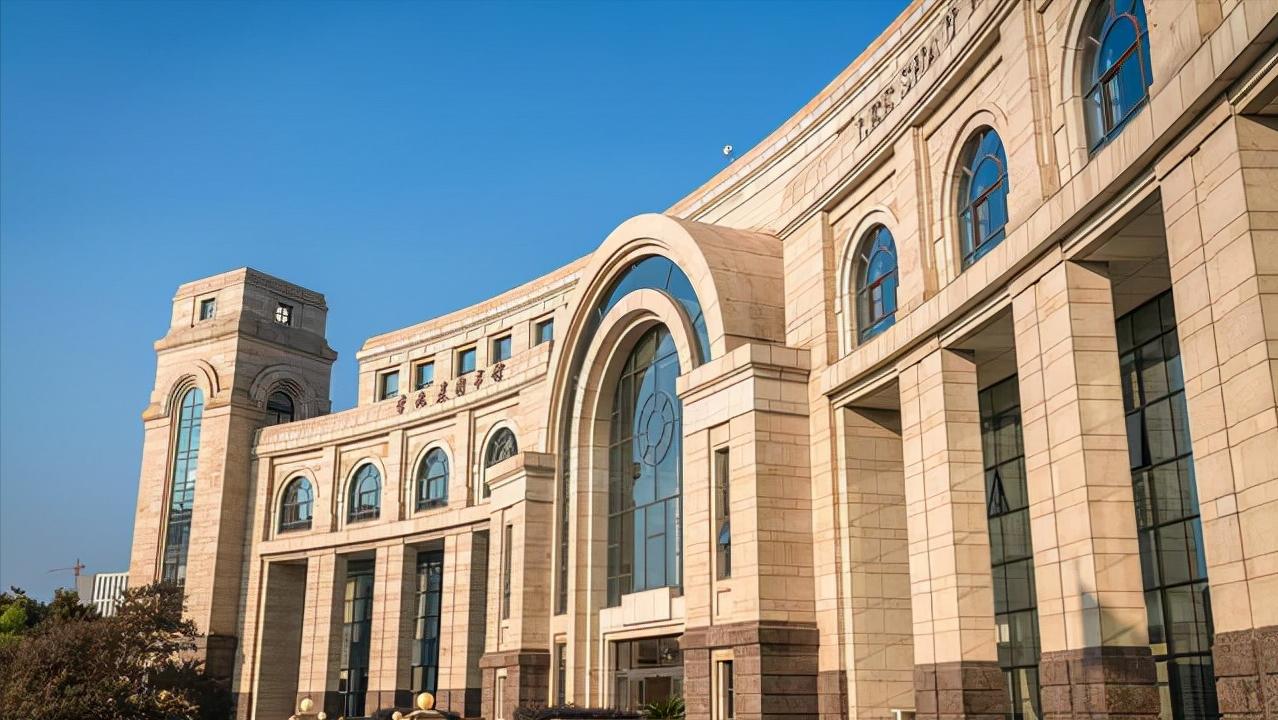 读北大差专业与读复旦好专业,北大冷门专业和复旦经管专业