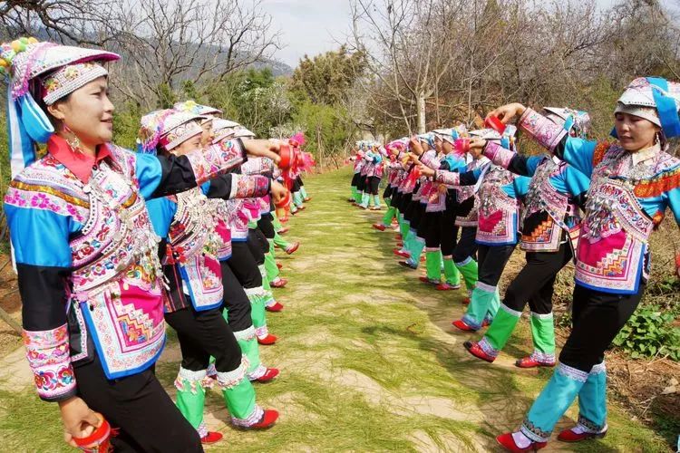 阿哲歌舞《绣嫁妆》赏析