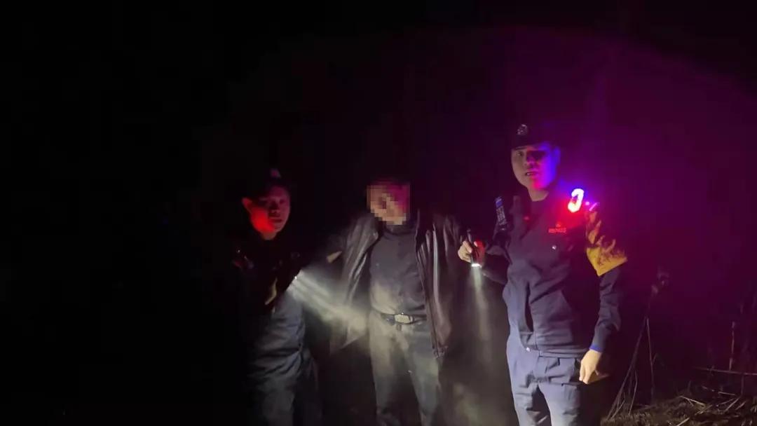 老人身份证丢失民警帮其迅速找回,被烧毁的大量身份证