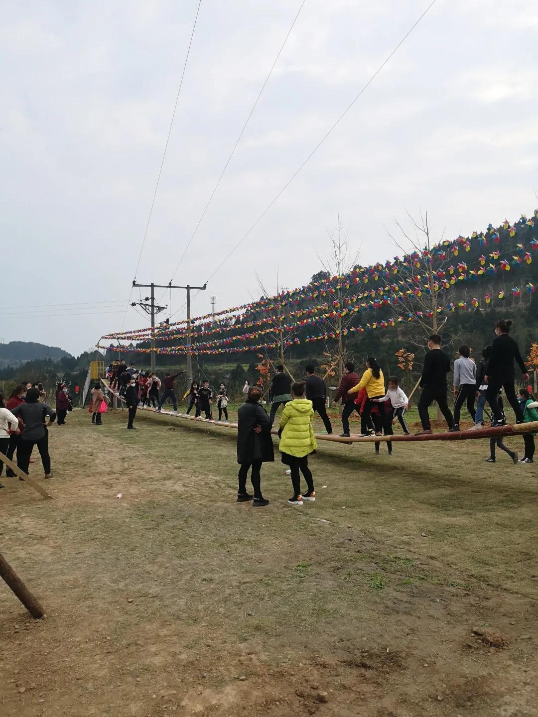 南充哪里有玻璃栈道和玻璃滑道,南充摇摆桥