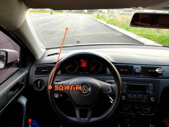 开车摸不准车轮位置,科二侧方停车车轮压线看不准咋办