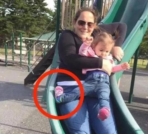 大人和孩子一起玩蹦床有多危险,蹦床的危险性有多可怕