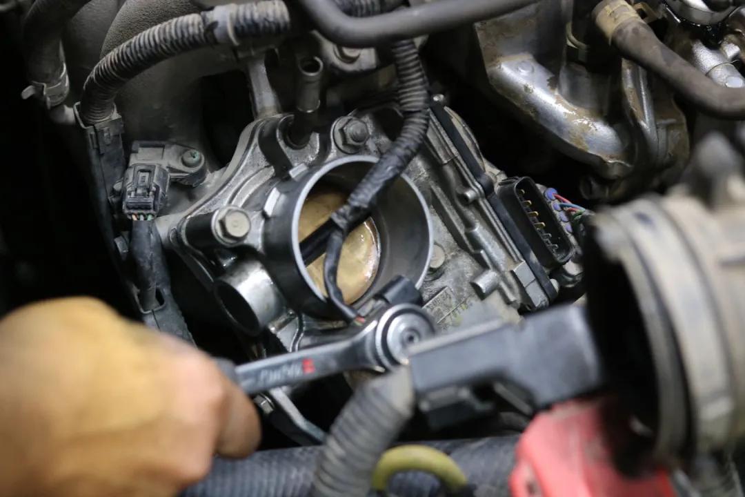 怪兽翻新车,怪兽修车翻新艾力绅