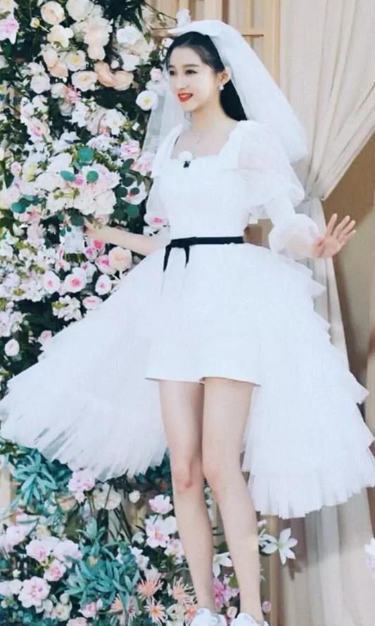 楣挎櫁鎹″埌鍏虫檽褰ょ殑涓滆タ,楣挎櫁鍏虫檽褰ゅ績鐩腑鐨勫コ涓昏