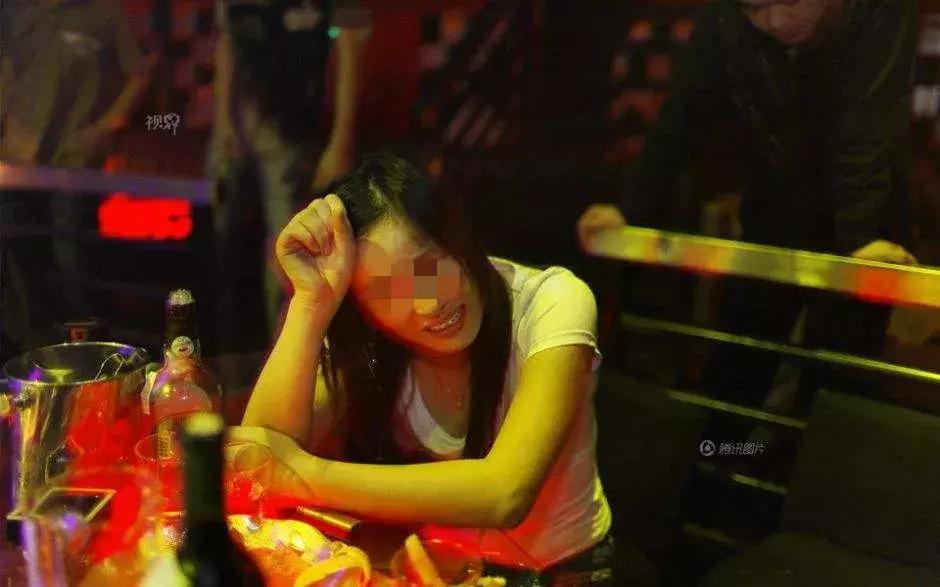 海归女被闺蜜扮算命大师诈骗,闺蜜假扮大师诈骗女子