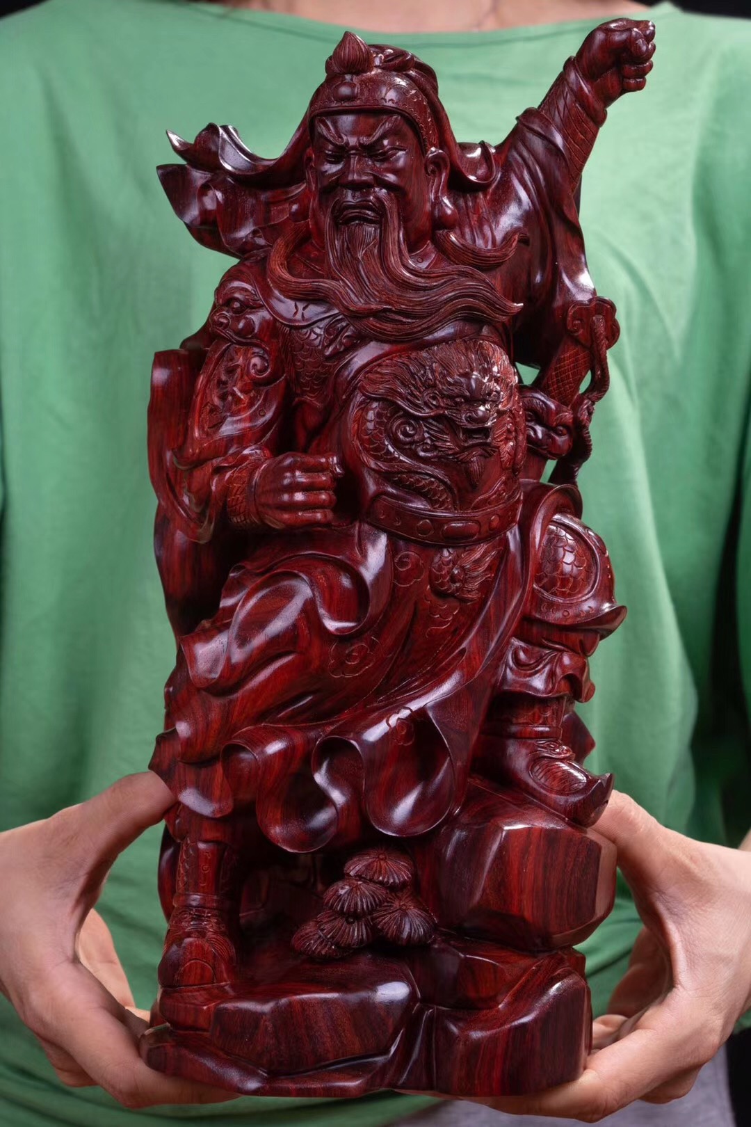 现在木雕值不值得买,买木雕注意啥