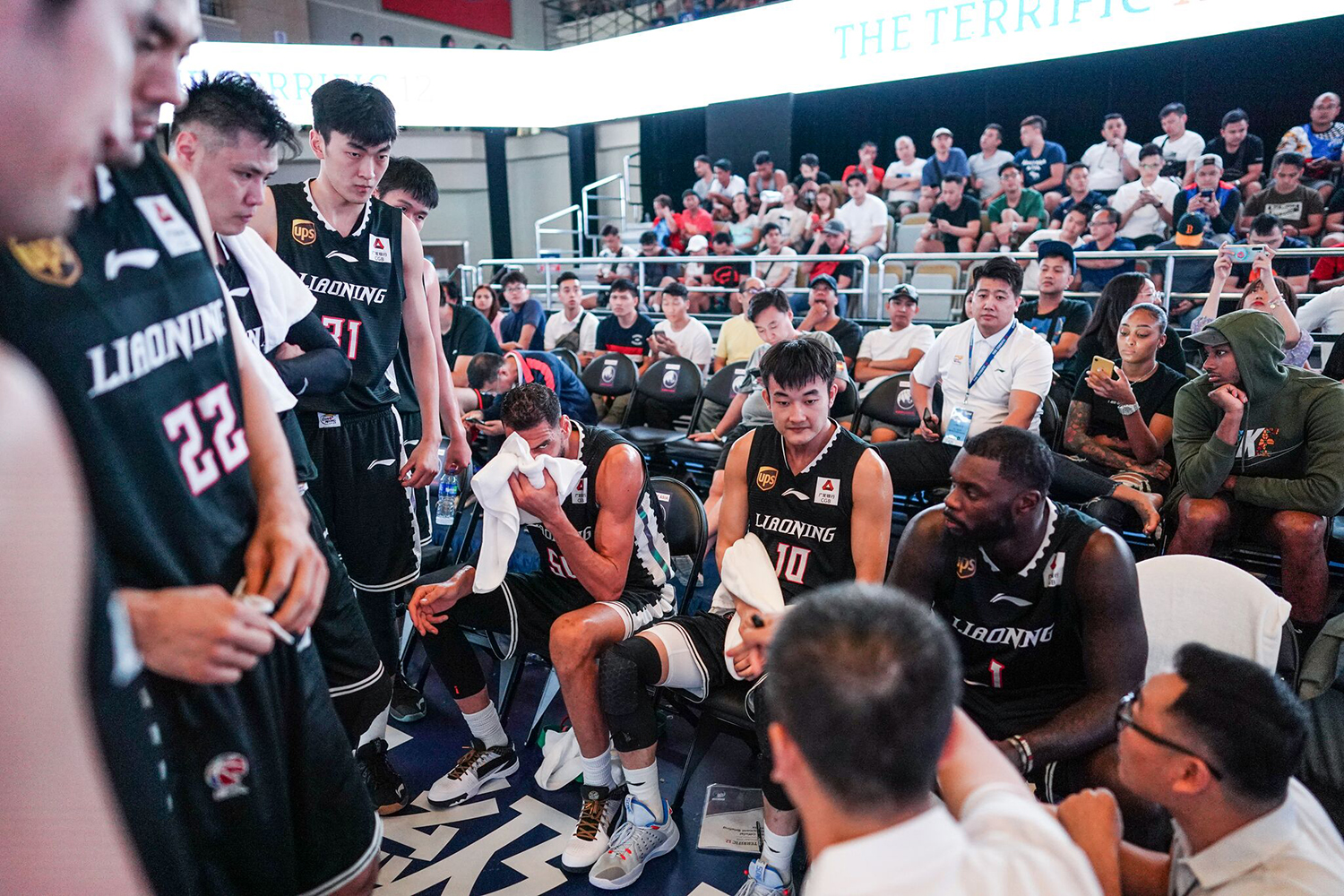 詹皇mv,詹姆斯掘金主场被喊mvp