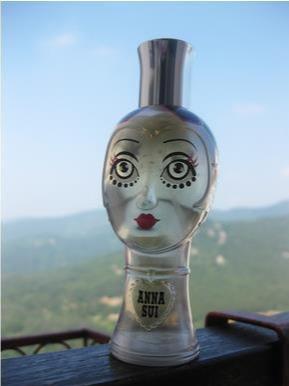 香水瓶花里胡哨,史上最奇葩的香水设计