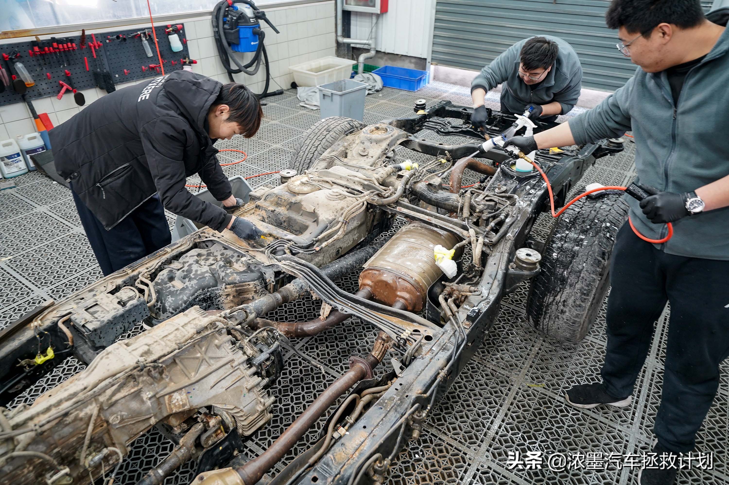 丰田霸道酷路泽带你翻山越岭,丰田兰德酷路泽低速4驱越野模式